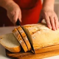 Białe pieczywo: Czy na pewno niezdrowe? Fakty, mity, alternatywy.