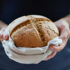 Ile kosztuje chleb w Norwegii? Ceny, zarobki i jak oszczędzać.