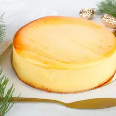 Sernik puszysty jak chmurka: Przepis i 7 sekretów cukiernika