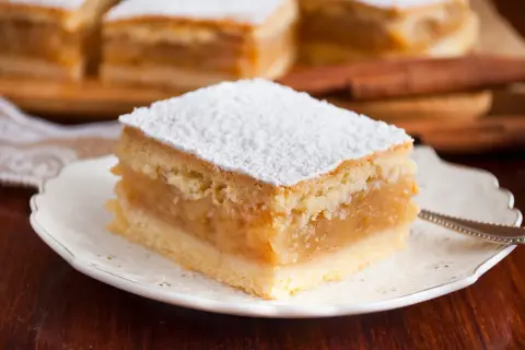 Szarlotka bez zakalca? Zagęść jabłka galaretką krok po kroku