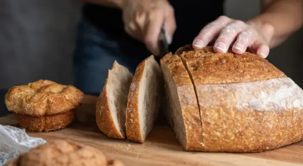 Ile piec chleb w piekarniku? Twój klucz do perfekcyjnego wypieku!