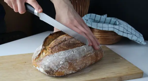 Jaka temperatura pieczenia chleba na zakwasie? Perfekcyjny bochenek!