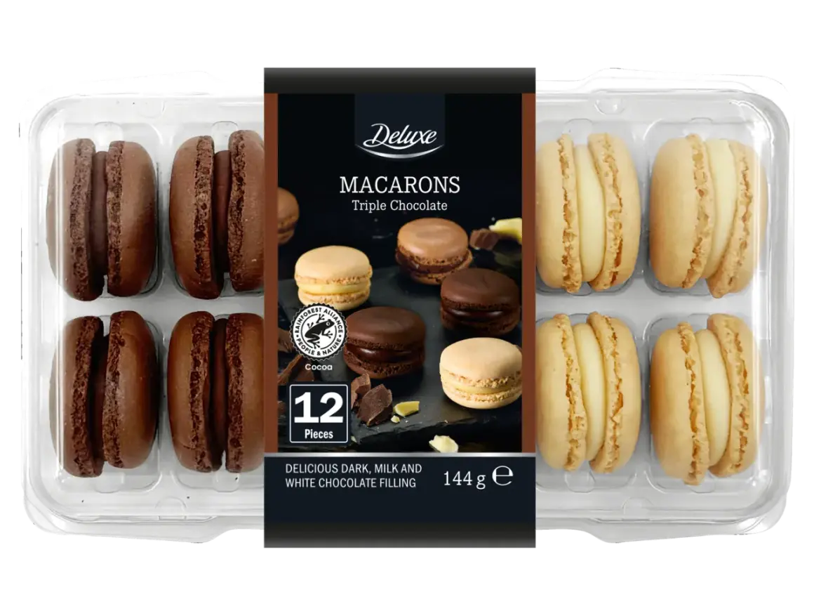 Opakowanie z 12 czekoladowymi i waniliowymi makaronikami Deluxe.