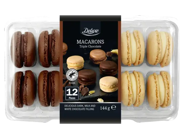 Opakowanie z 12 czekoladowymi i waniliowymi makaronikami Deluxe.